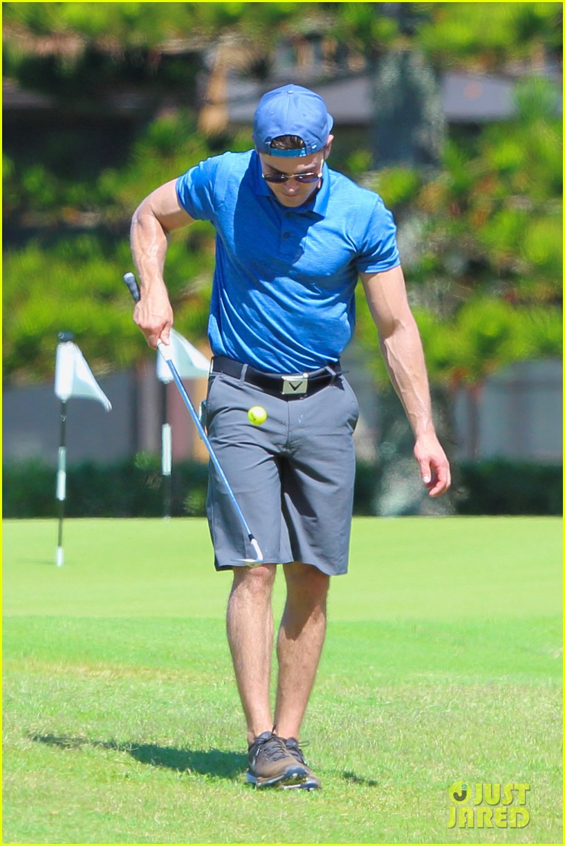 zac efron golfing in hawaii 17