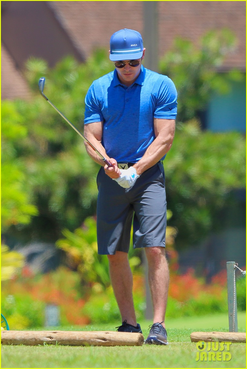 zac efron golfing in hawaii 19