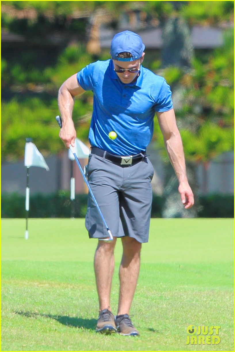 zac efron golfing in hawaii 20