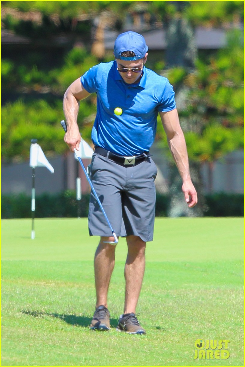 zac efron golfing in hawaii 39