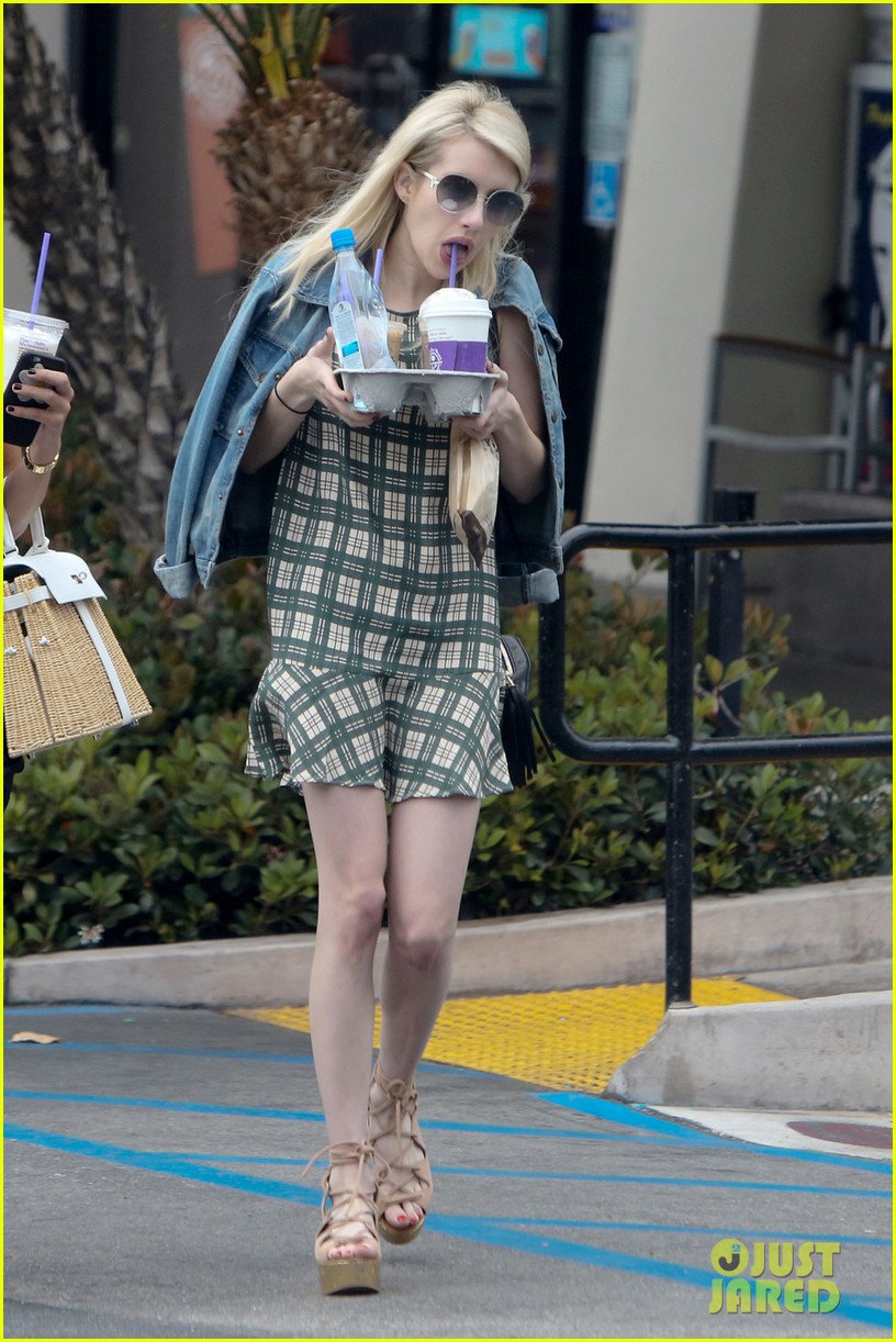 emma roberts coffee after ending engagement 04