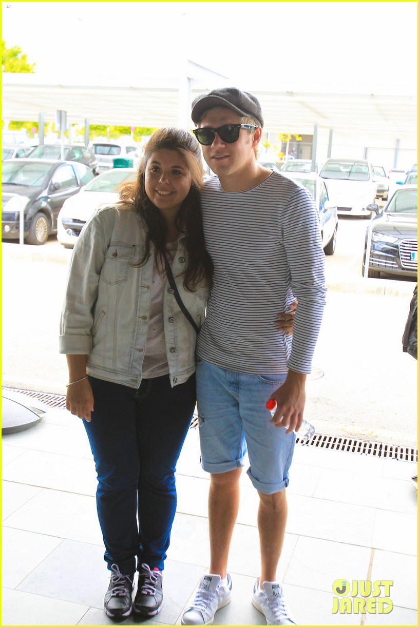 niall horan jets out of barcelona 02