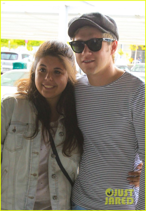 niall horan jets out of barcelona 04