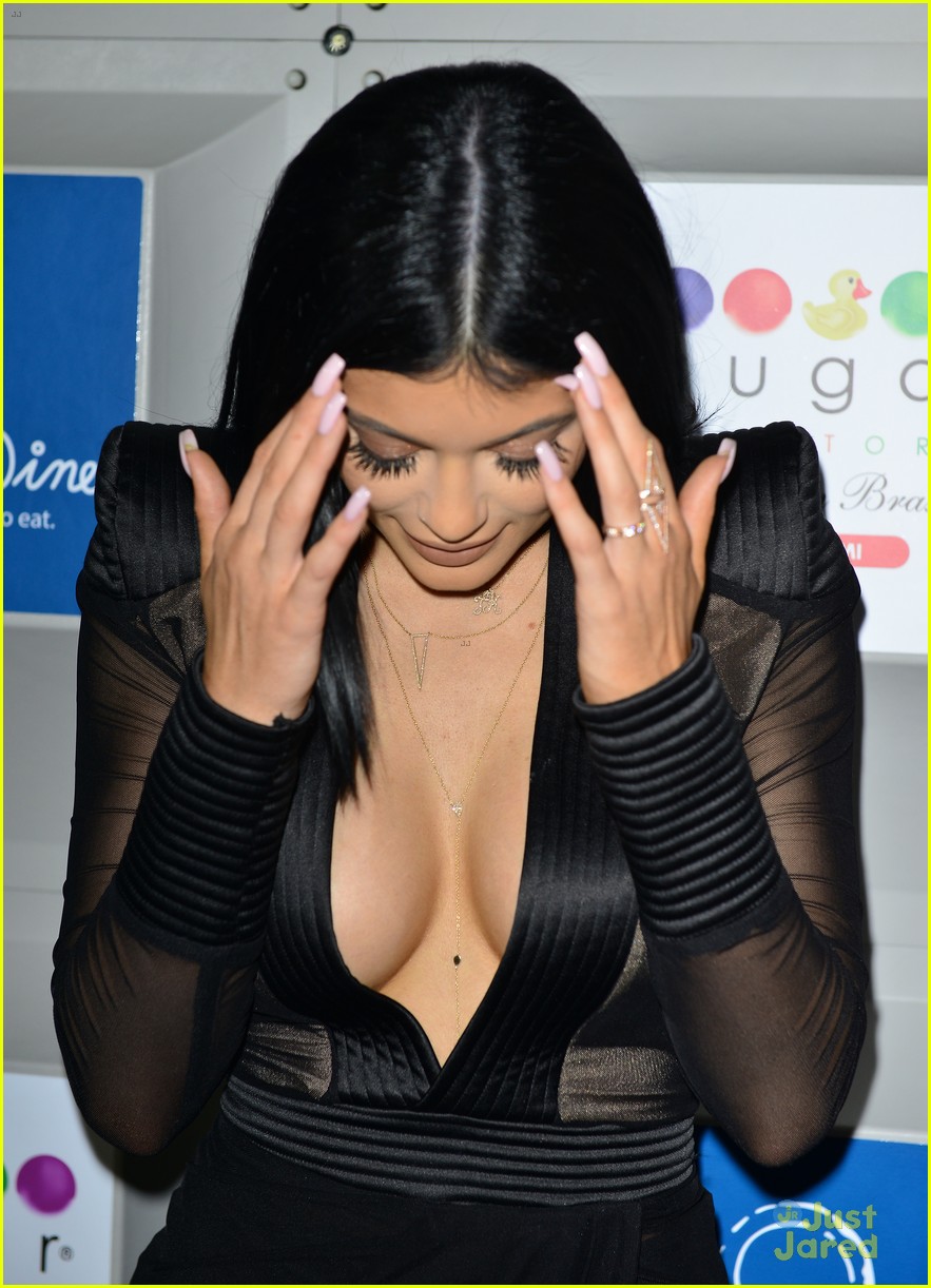 kylie jenner dress held by duct tape 11