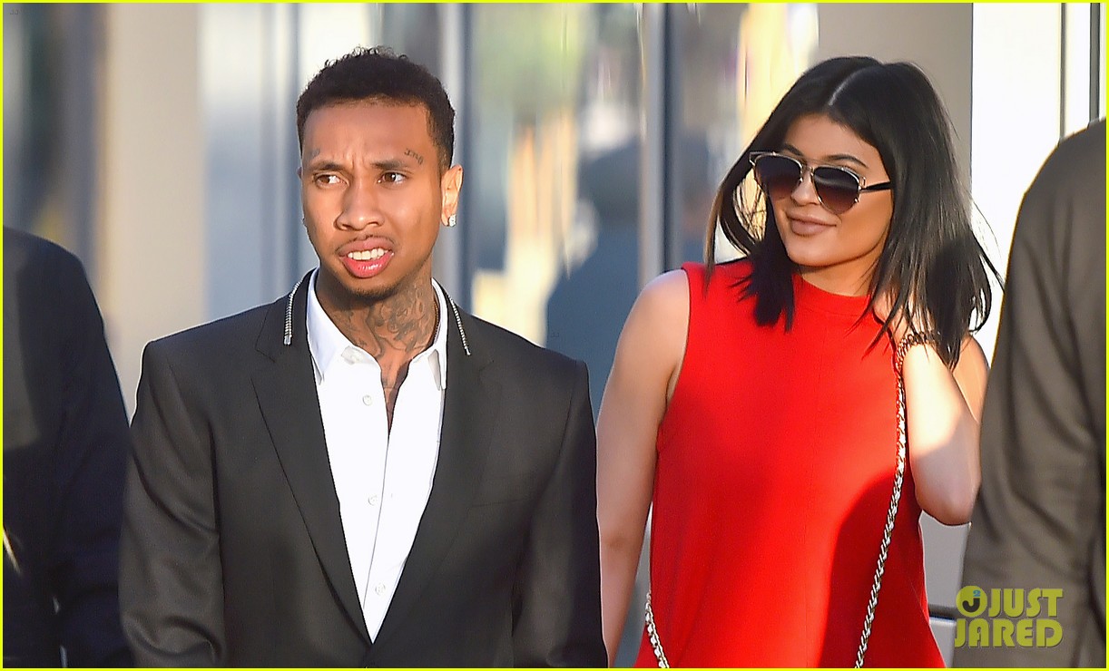 kylie jenner supports tyga at movie premiere 03