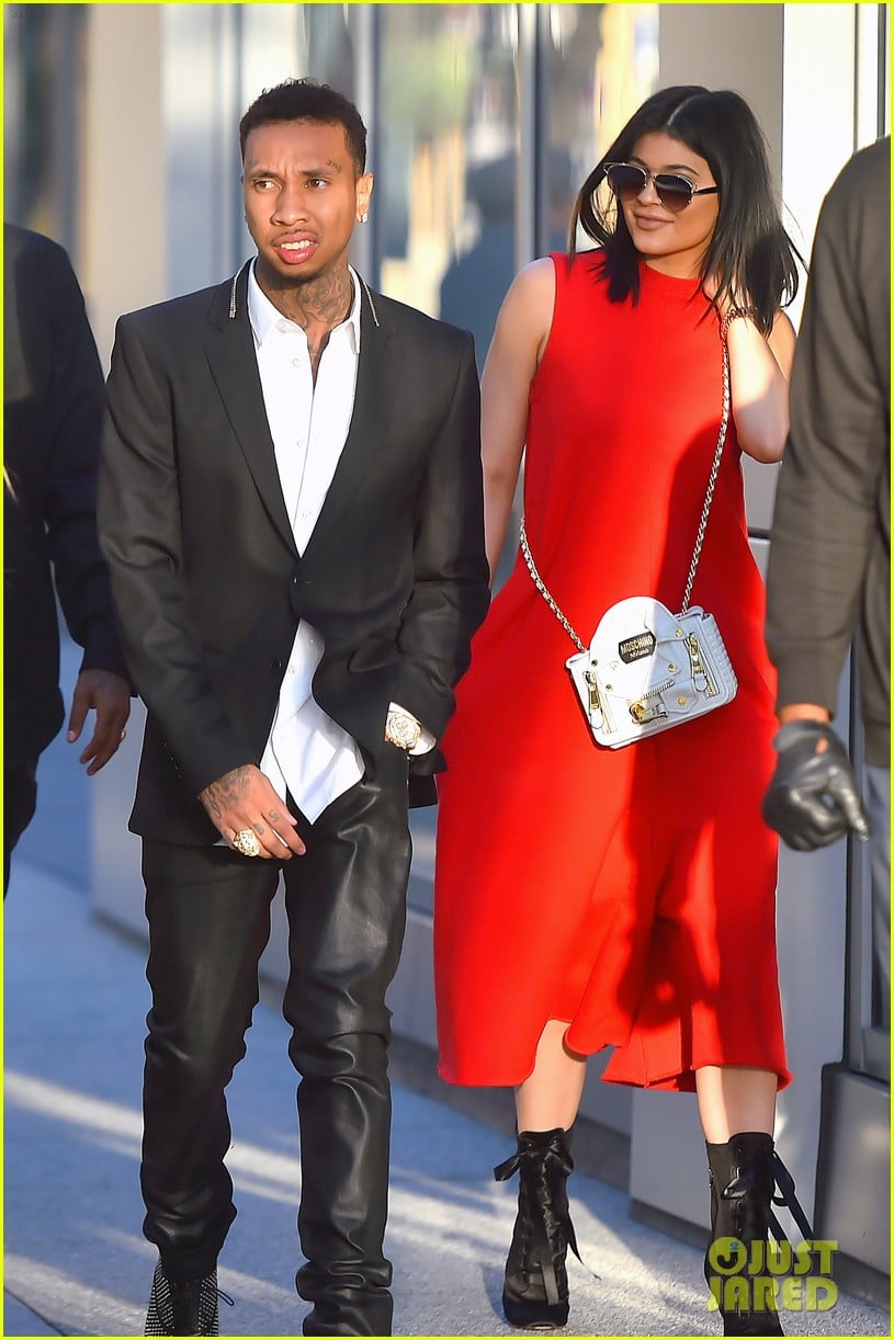 kylie jenner supports tyga at movie premiere 05