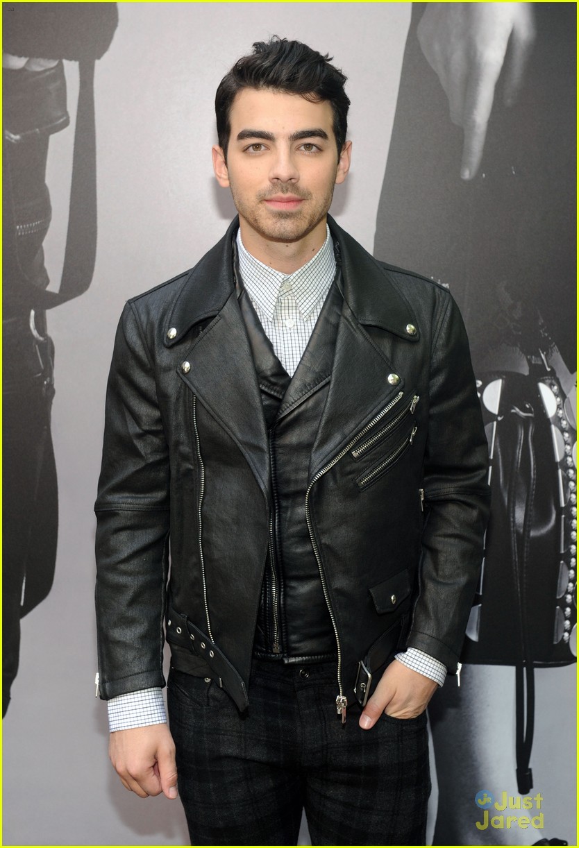 joe jonas pitches to snoop dogg on i can do that exclusive 09