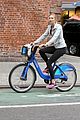 karlie kloss bikes around nyc moscow return 02