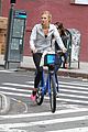 karlie kloss bikes around nyc moscow return 03