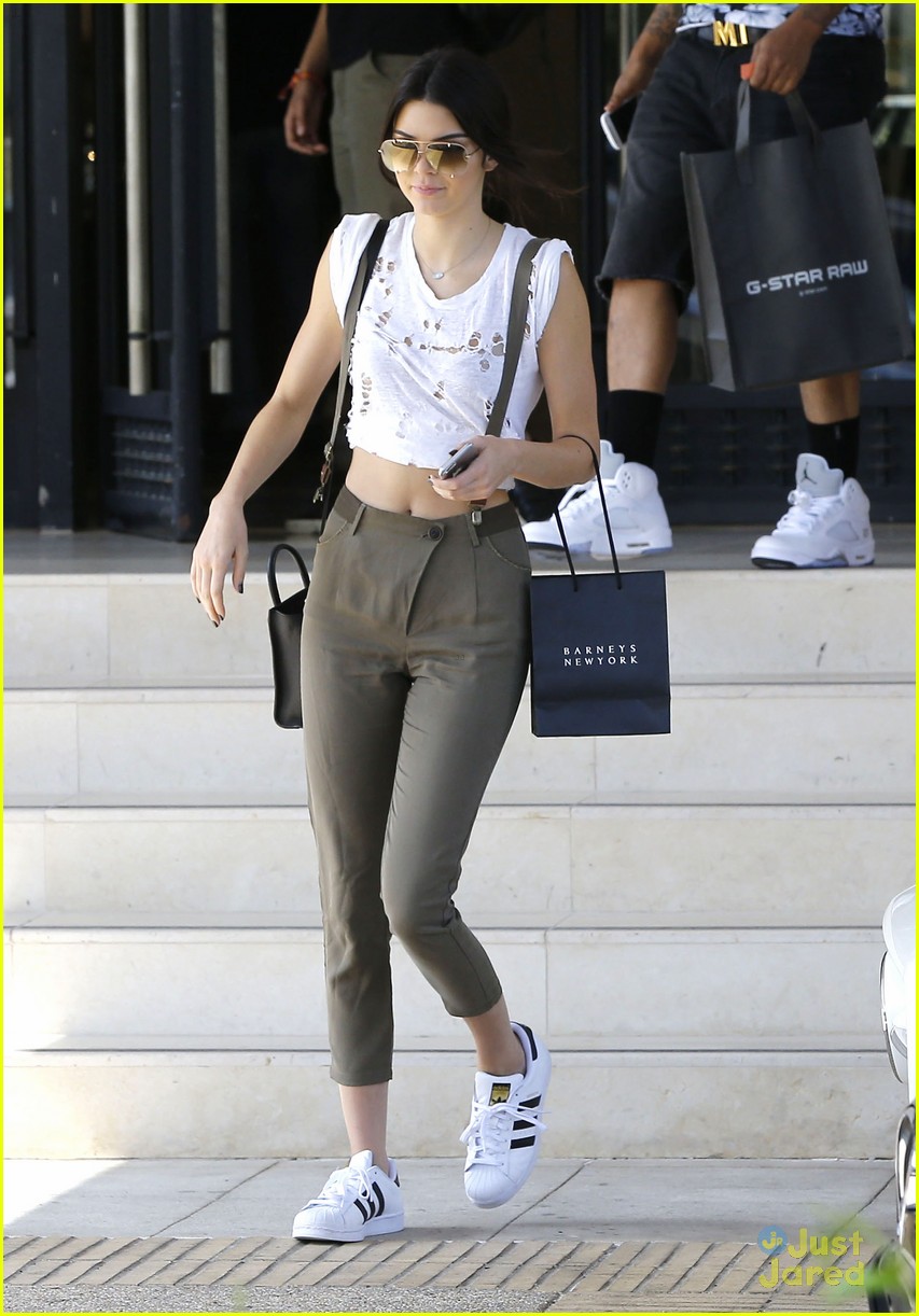 kendall jenner gets in retail therapy after china trip 14
