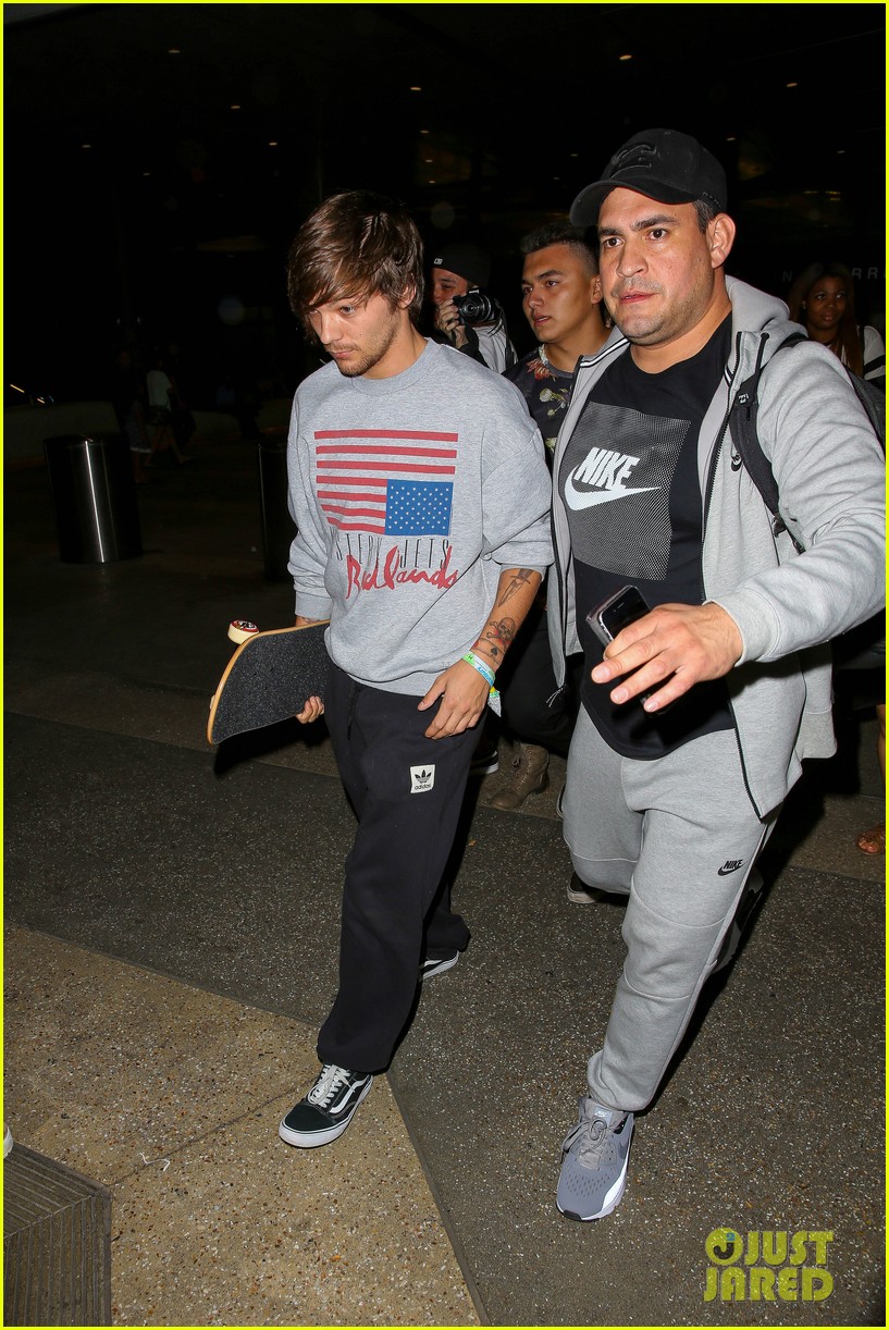 louis tomlinson seen holding hands with model tamara bell 09