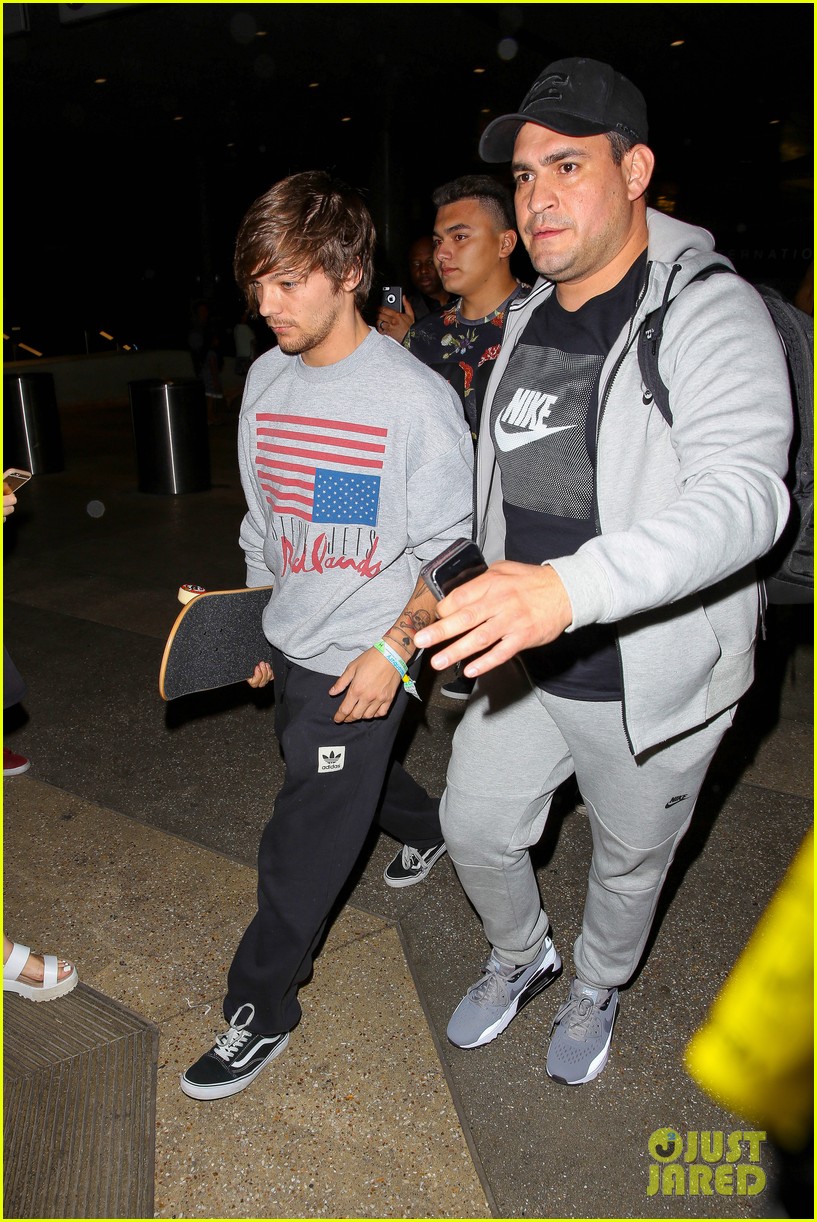 louis tomlinson seen holding hands with model tamara bell 14