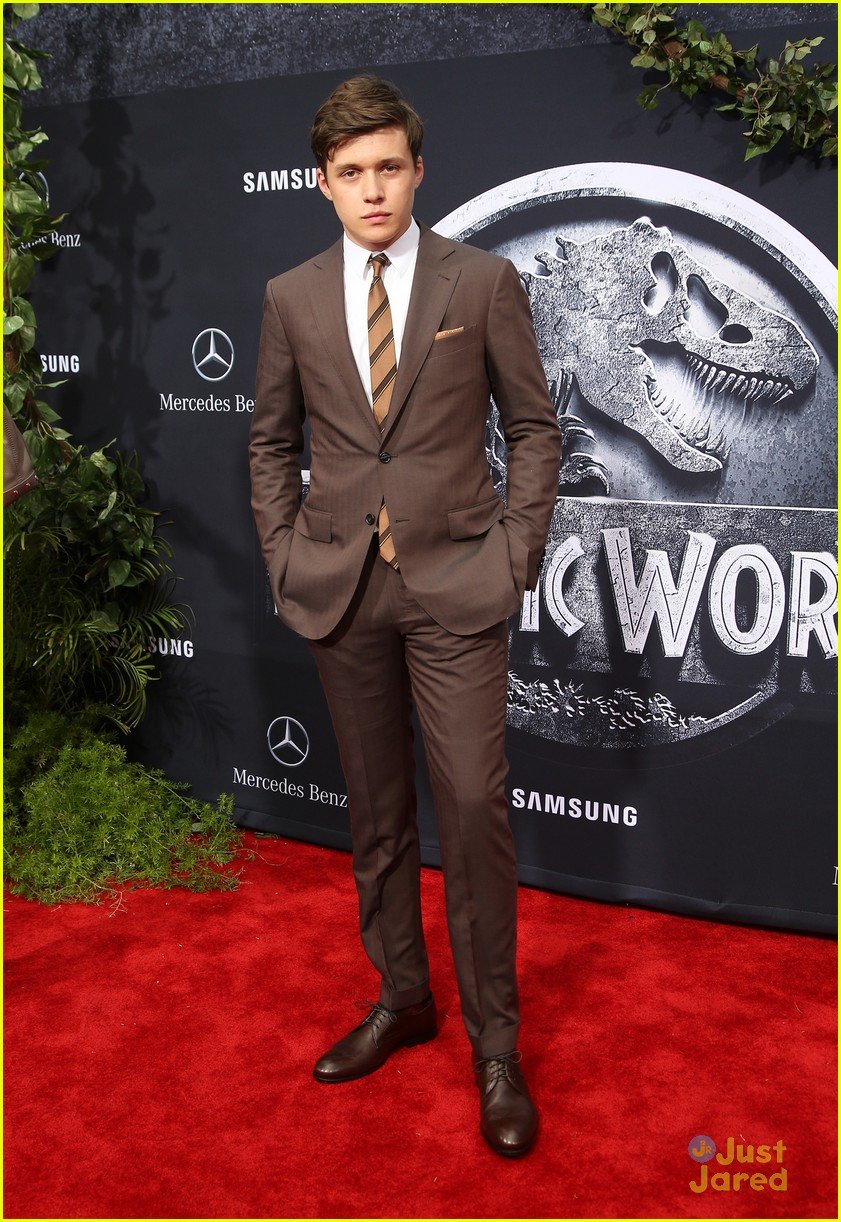 Ty Simpkins Takes Jjj To Jurassic World Premiere See All The Pics Photo 823766 Photo 2301