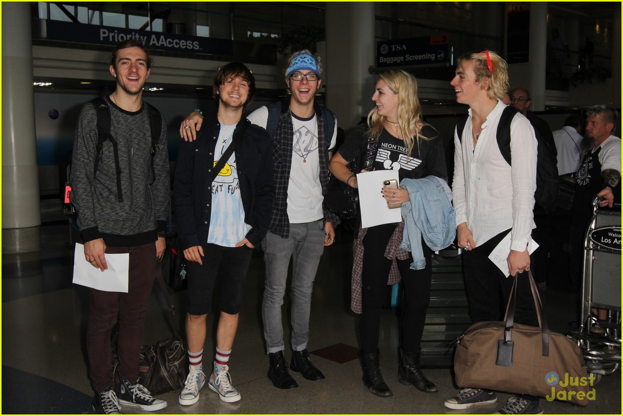 r5 lax airport before summer jam neon trees concert 09