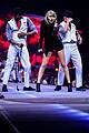 taylor swift performs in europe calvin harris watches her cats 01