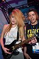 bella thorne emily osment are guitar hero fans at e3 04