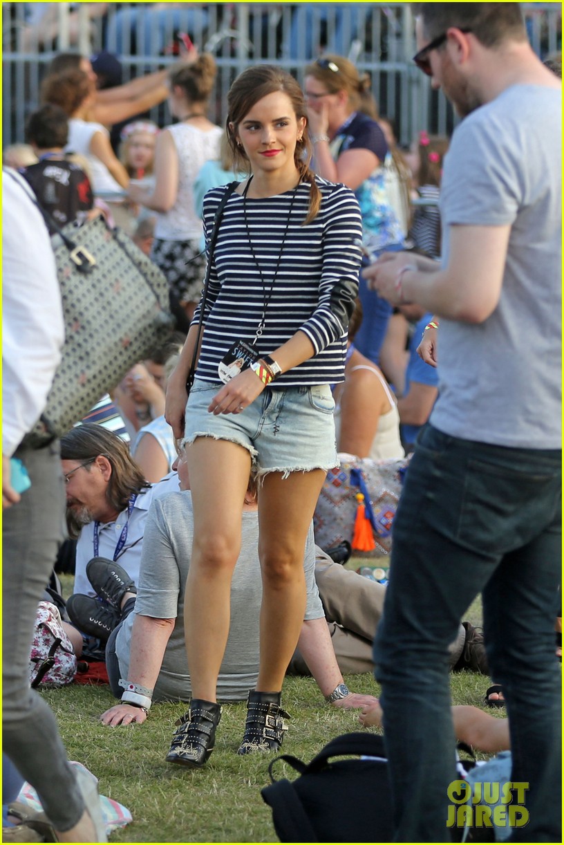 emma watson hangs out at taylor swifts concert 03