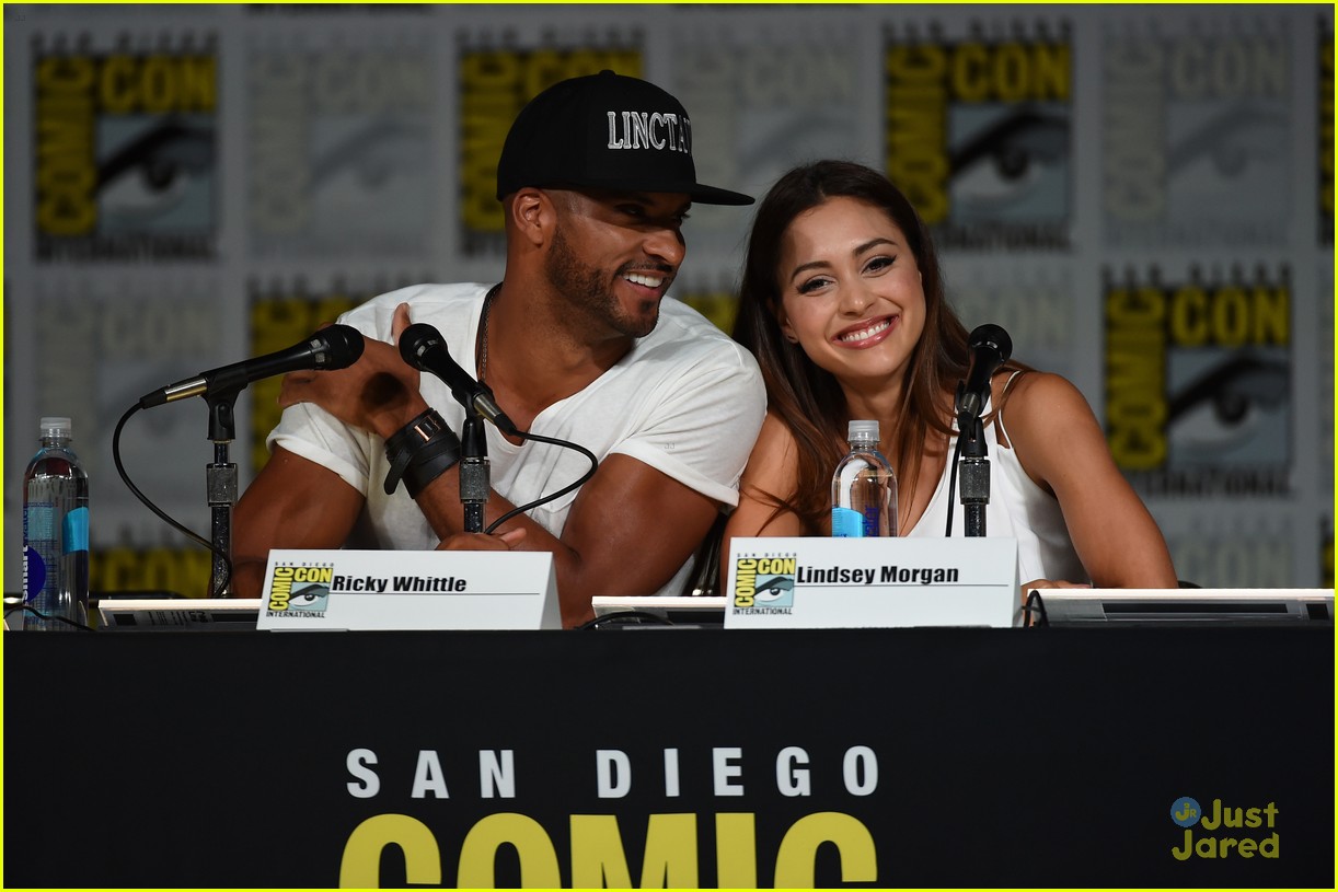ricky whittle marie avgeropoulos 100 panel signing sdcc 08