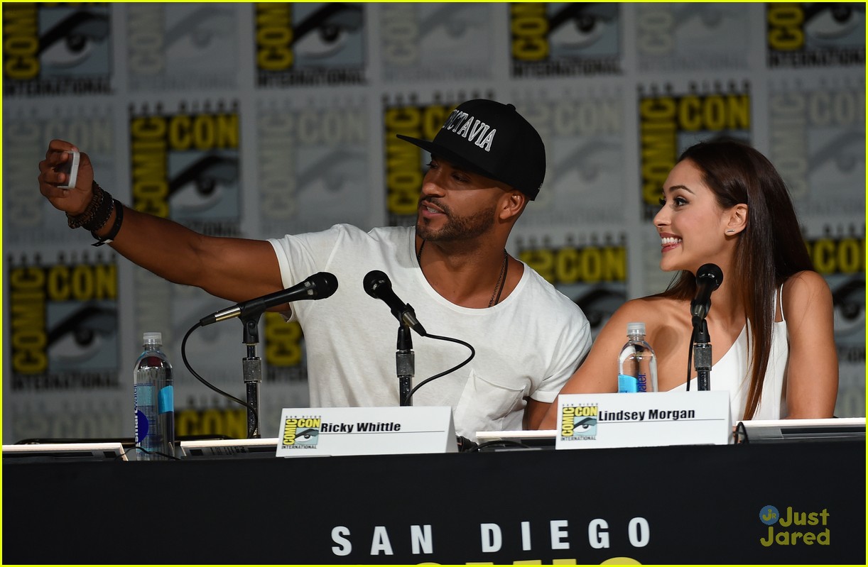ricky whittle marie avgeropoulos 100 panel signing sdcc 24