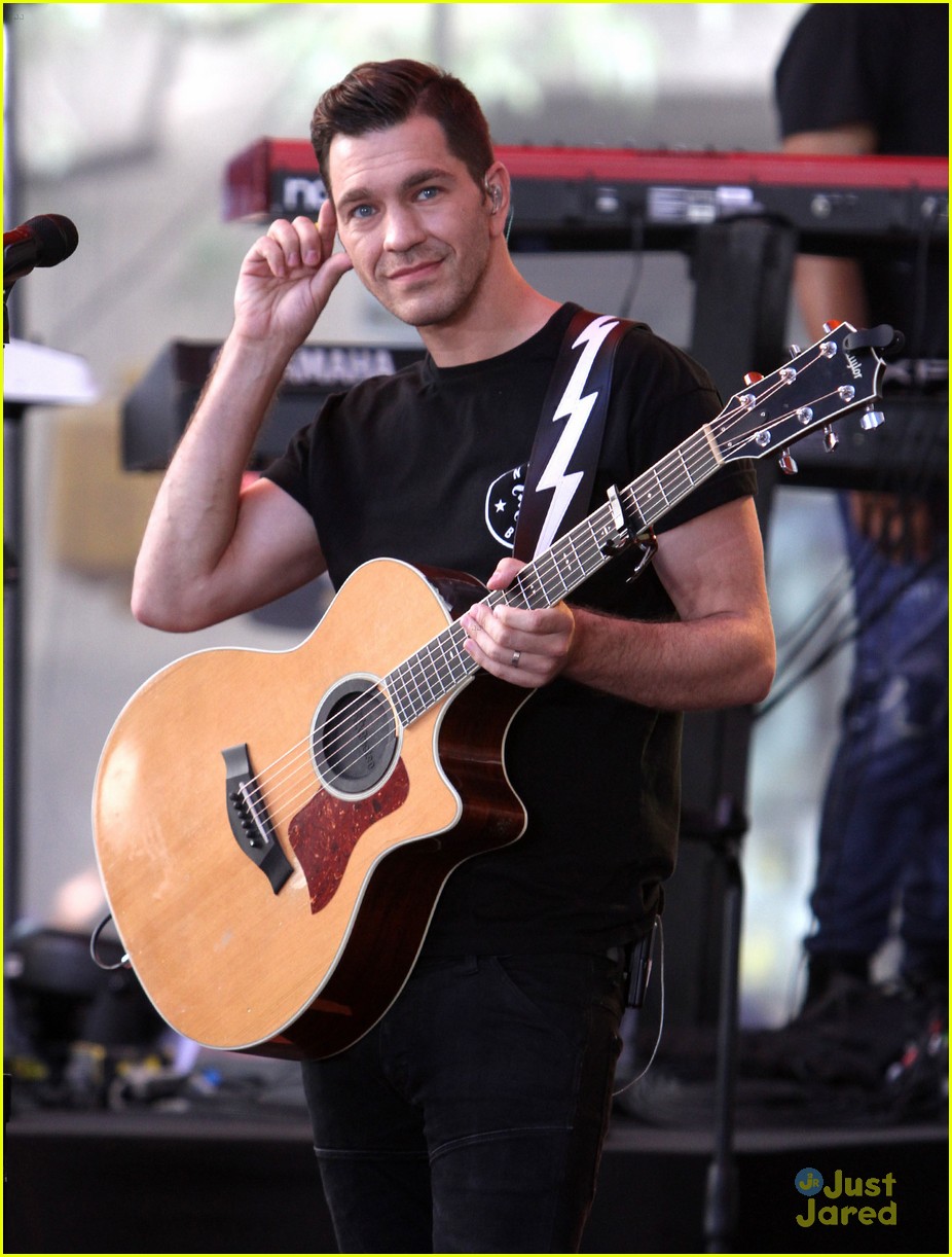 andy grammer today show concert liv maddie sneak 01