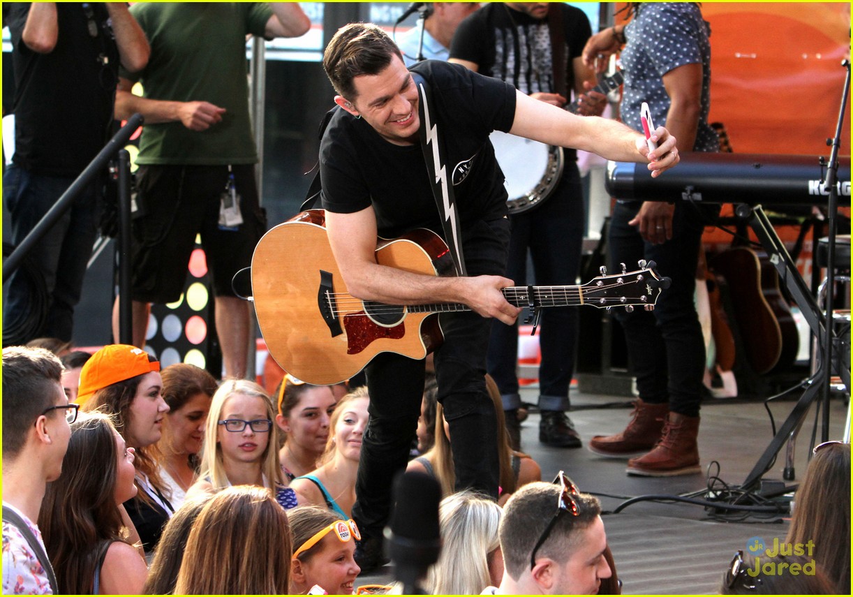 andy grammer today show concert liv maddie sneak 04