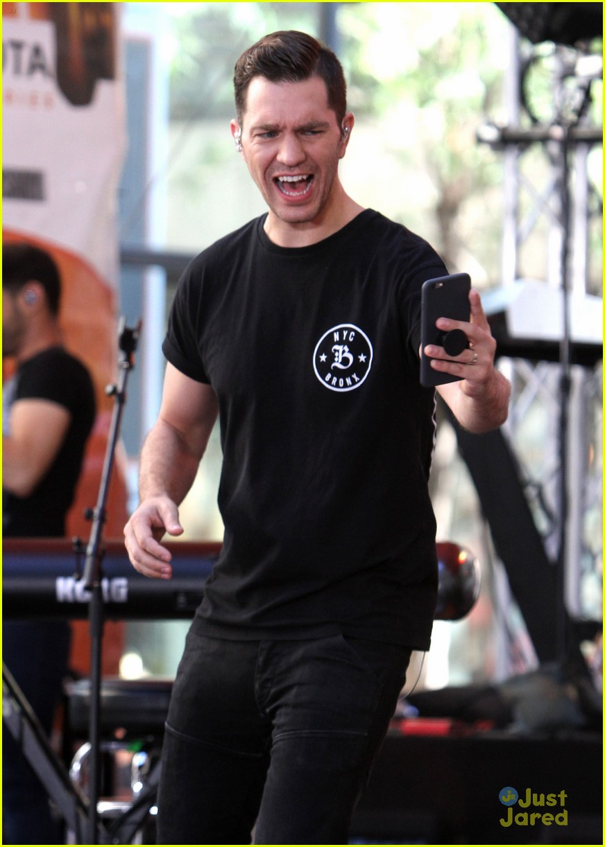 andy grammer today show concert liv maddie sneak 12