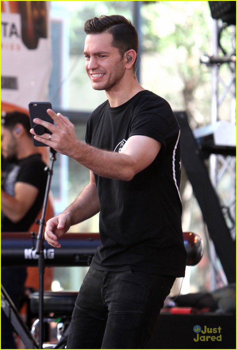 andy grammer today show concert liv maddie sneak 13