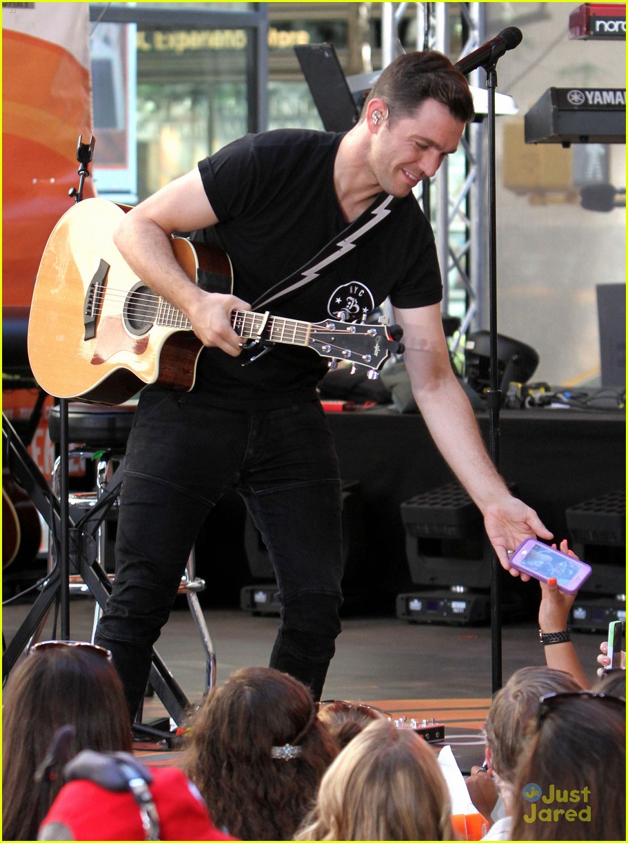 andy grammer today show concert liv maddie sneak 14