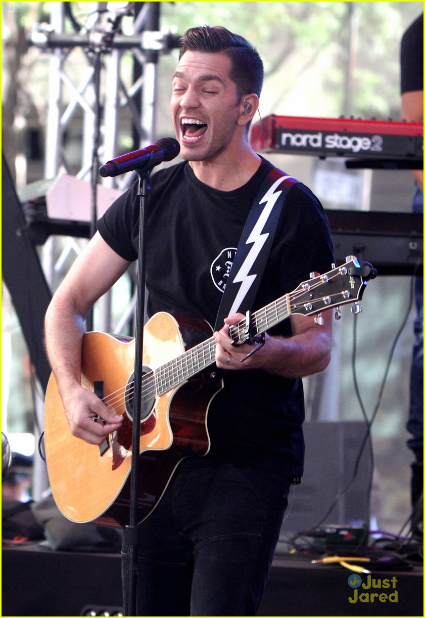 andy grammer today show concert liv maddie sneak 19
