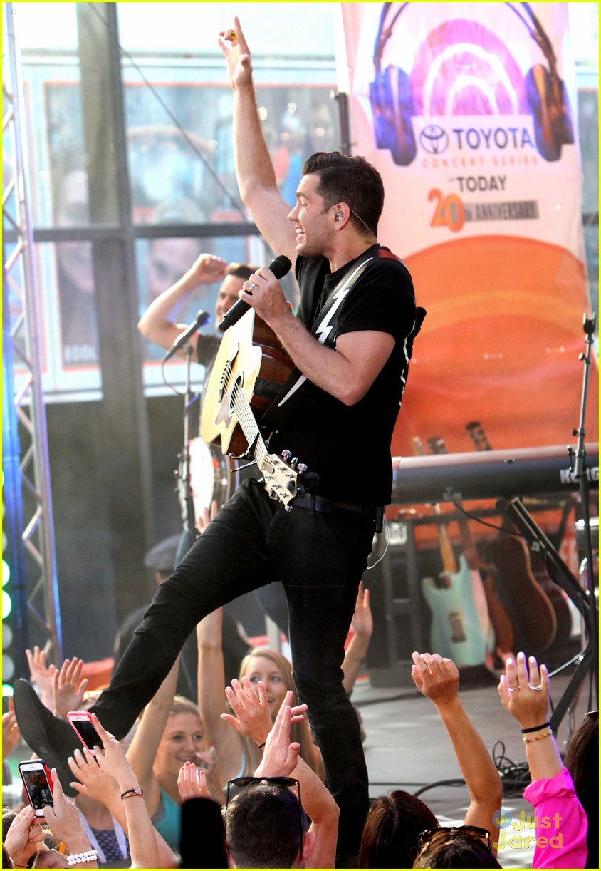 andy grammer today show concert liv maddie sneak 21