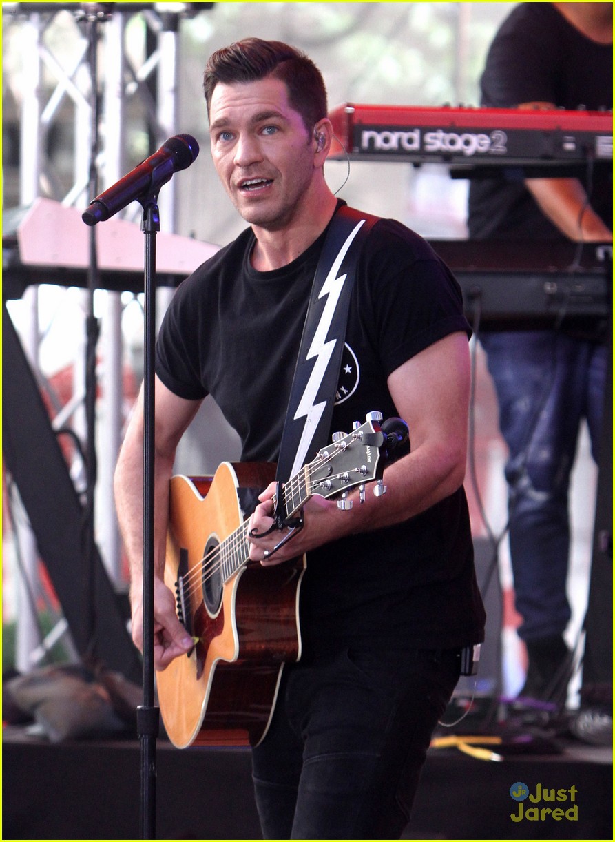 andy grammer today show concert liv maddie sneak 22