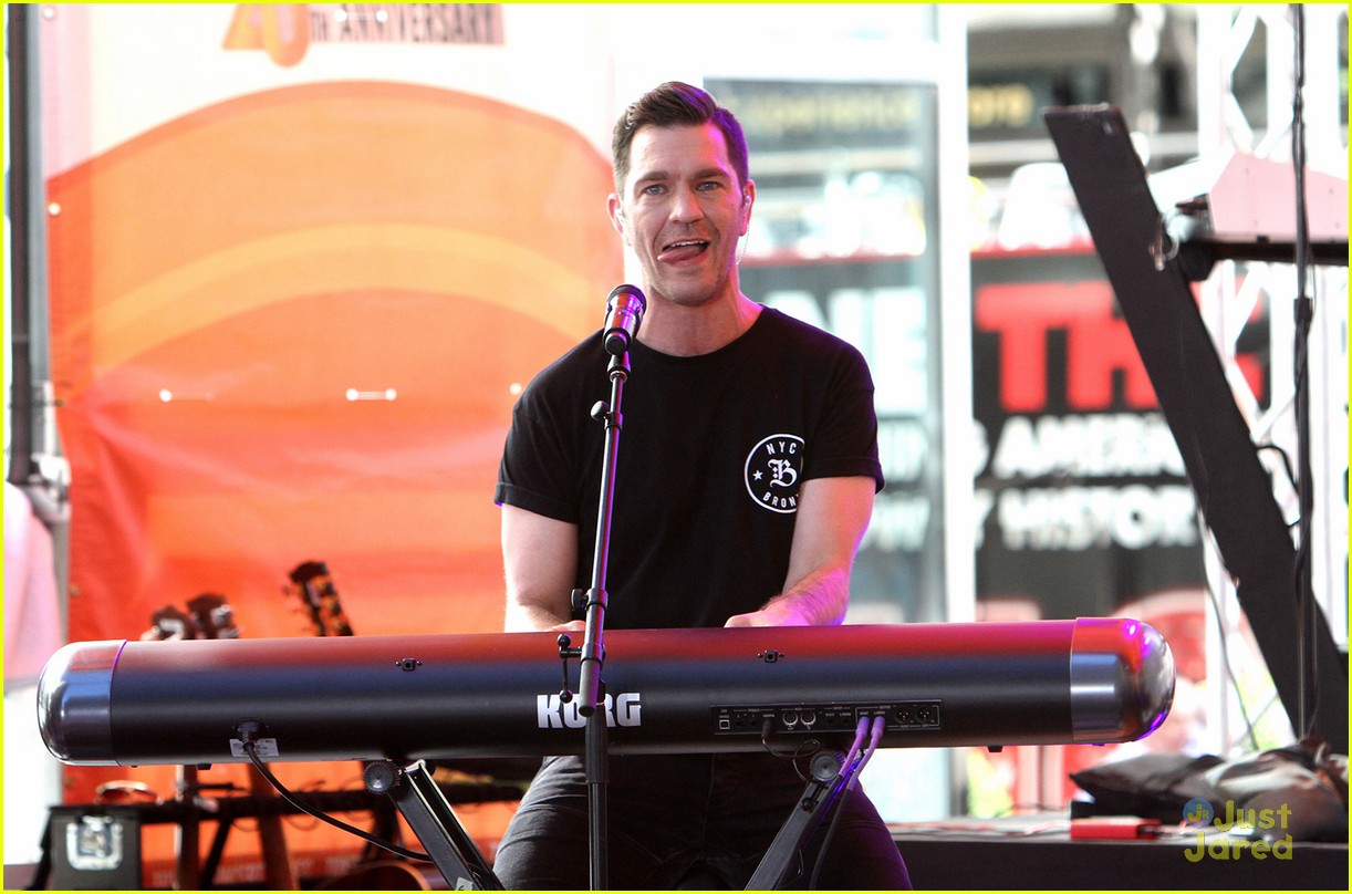 andy grammer today show concert liv maddie sneak 32