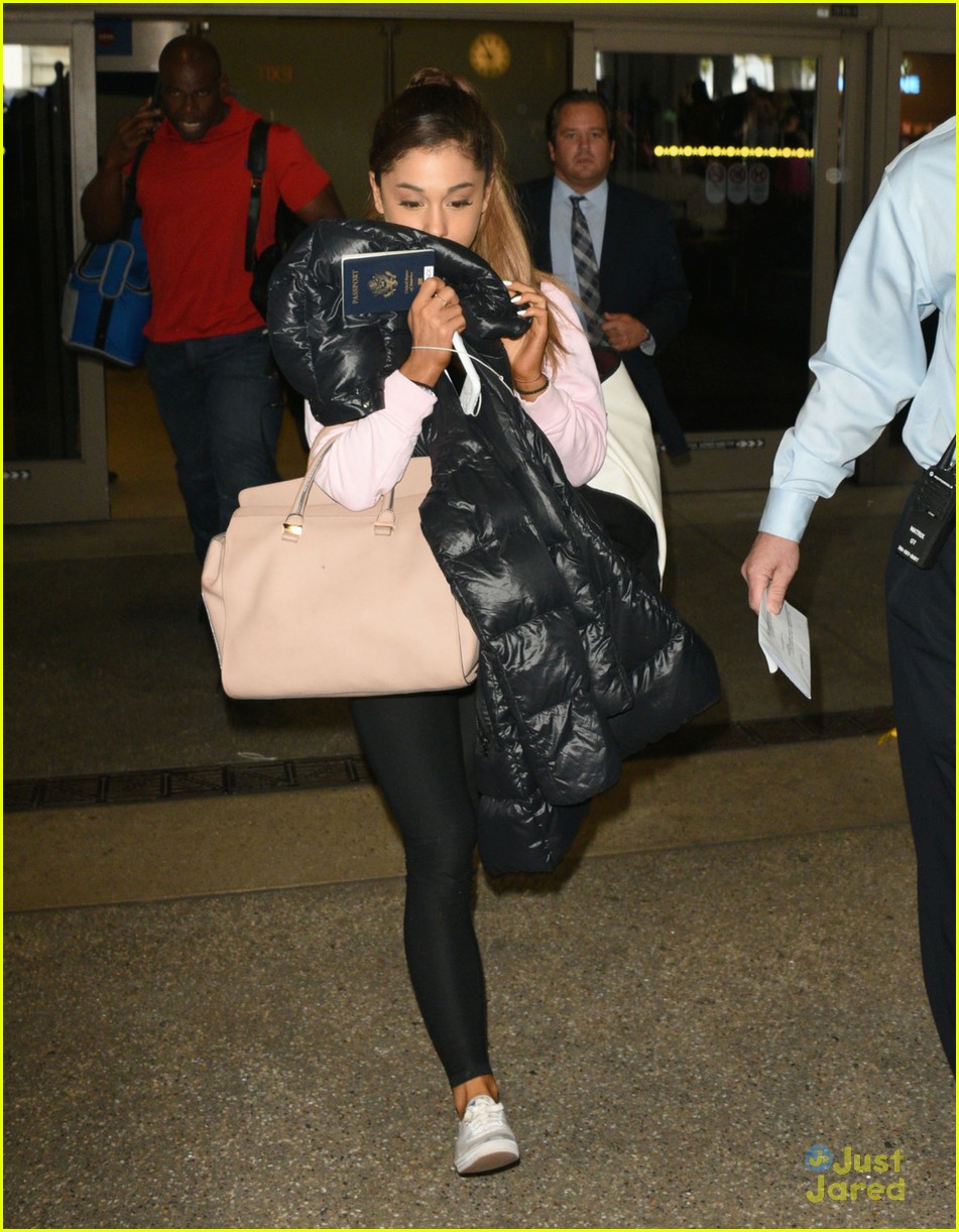 ariana grande excited gillies new show sdrr airport 10