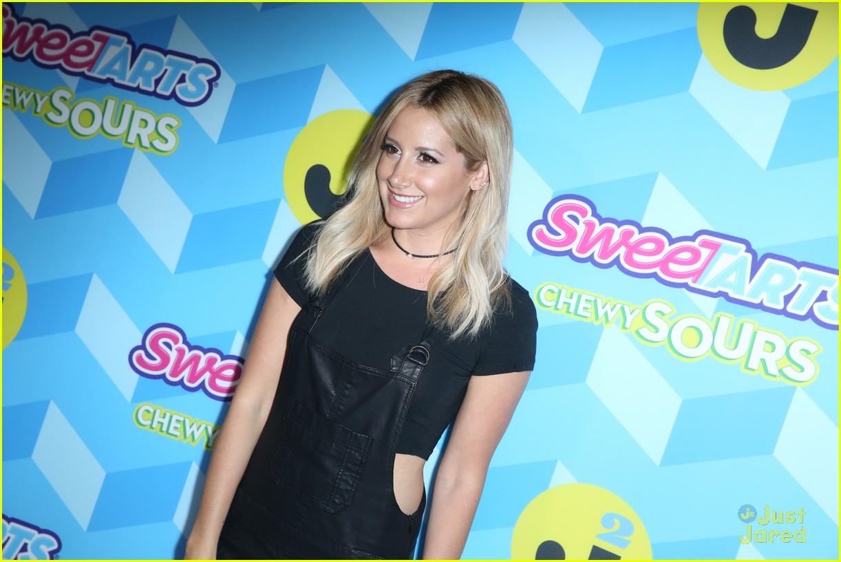 ashley tisdale just jared summer bash presented by sweetarts 15
