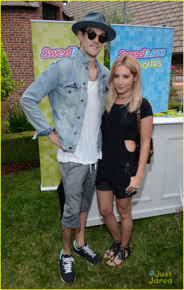 ashley tisdale just jared summer bash presented by sweetarts 20