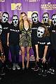 bella thorne brings boyfriend gregg sulkin on stage at mtv fandom awards 06
