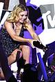 bella thorne brings boyfriend gregg sulkin on stage at mtv fandom awards 13