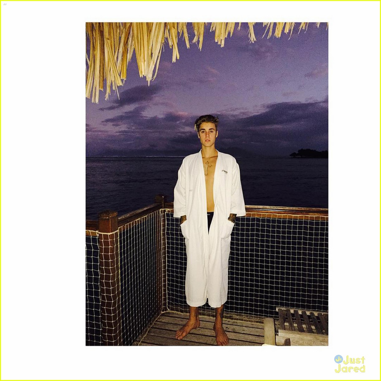 justin bieber goes butt naked in instagram photo 05