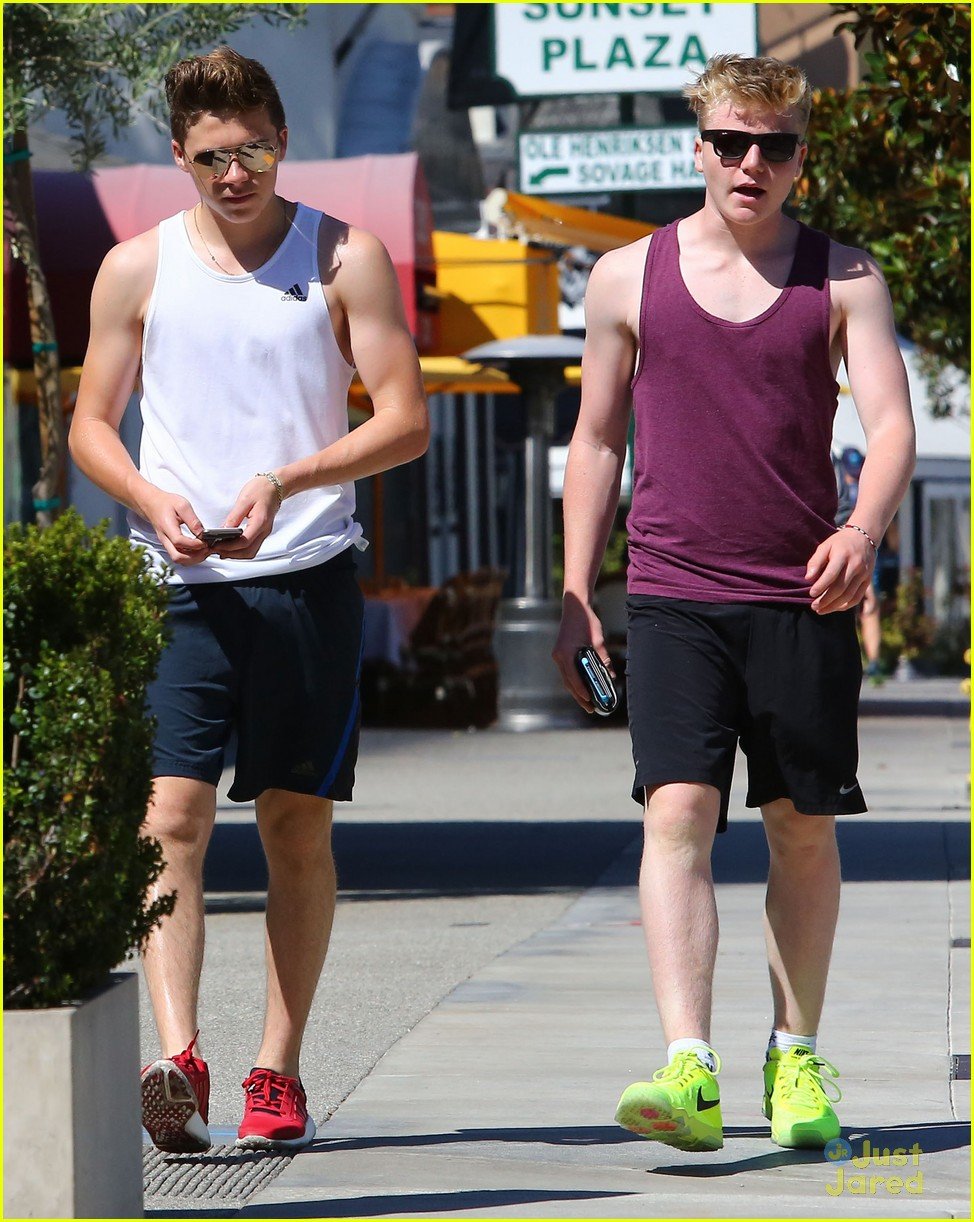brooklyn beckham works out before willy wonka family time 01