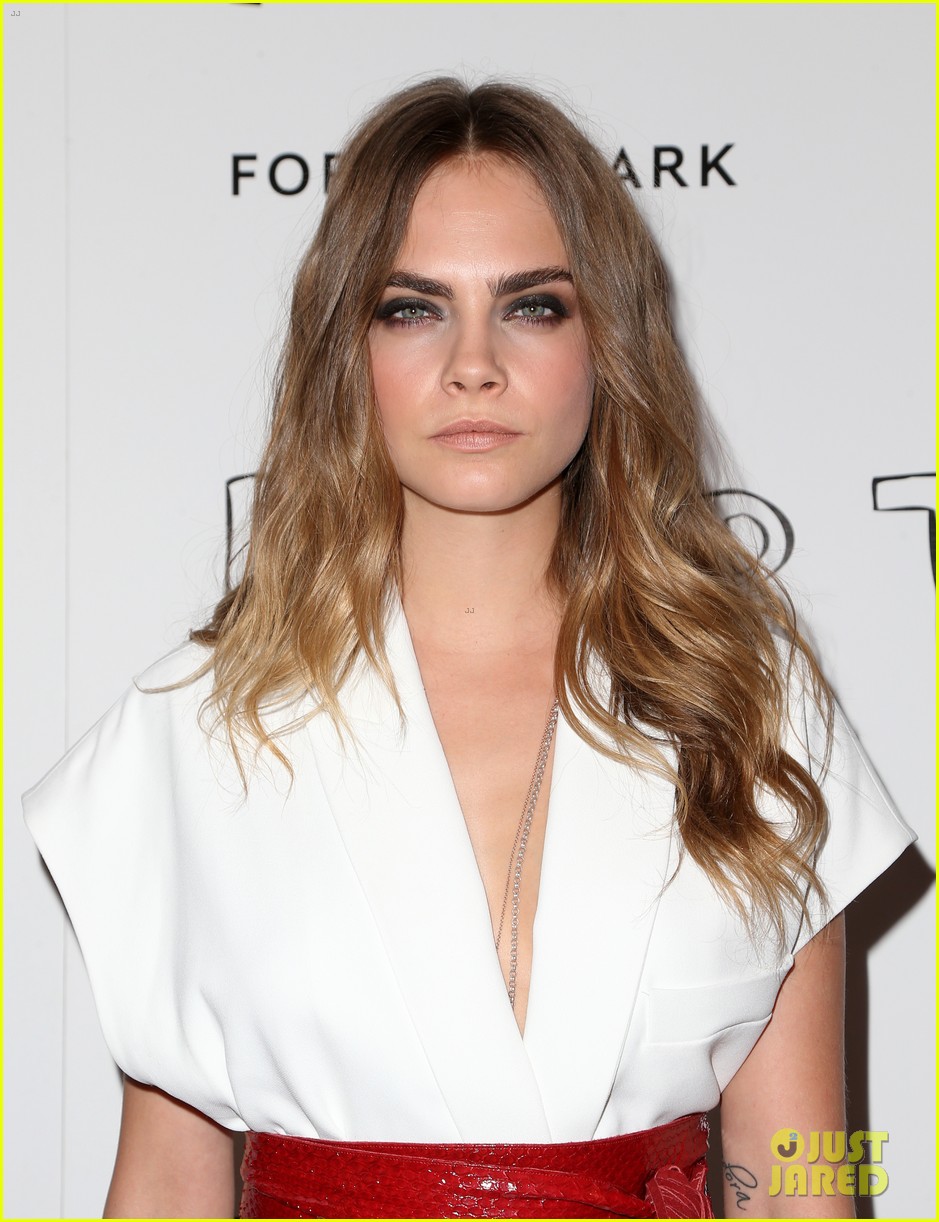 cara delevingne nat wolff paper towns west hollywood 09