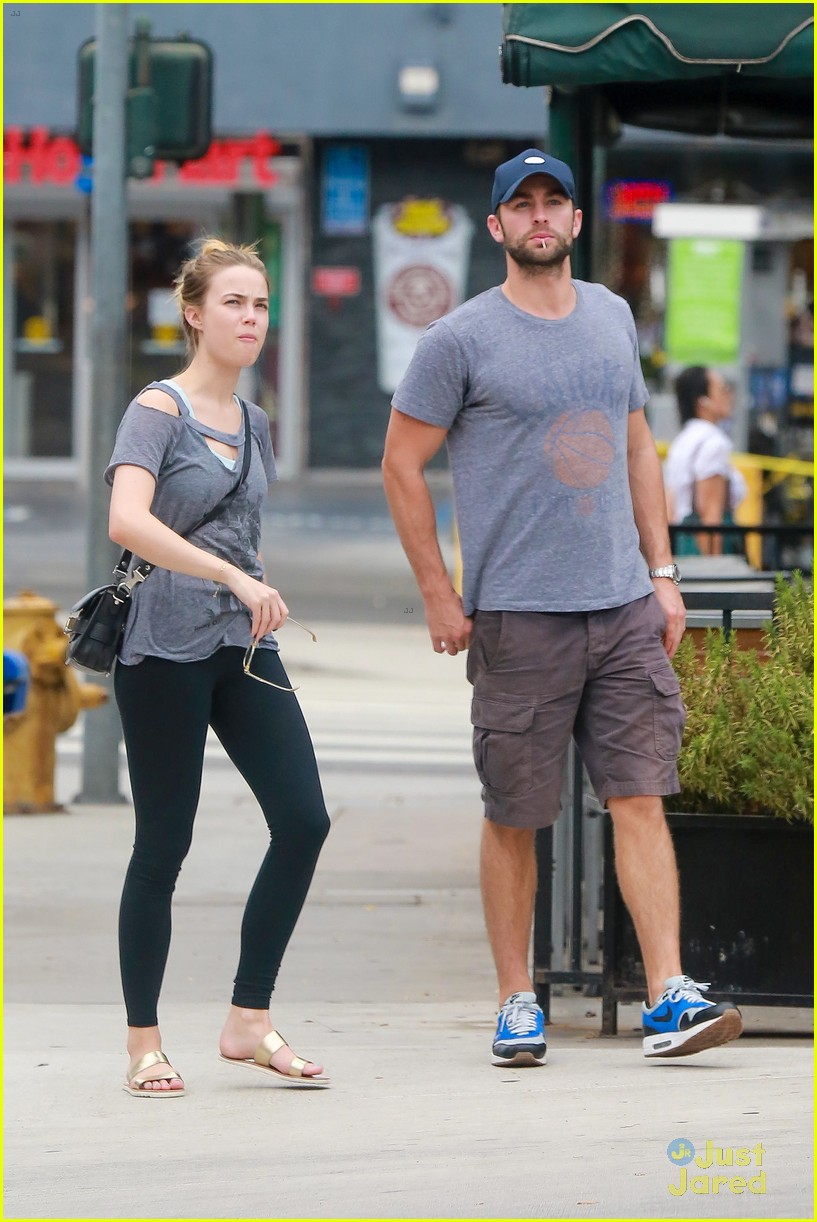 chace crawford spends the day with rebecca rittenhouse 01