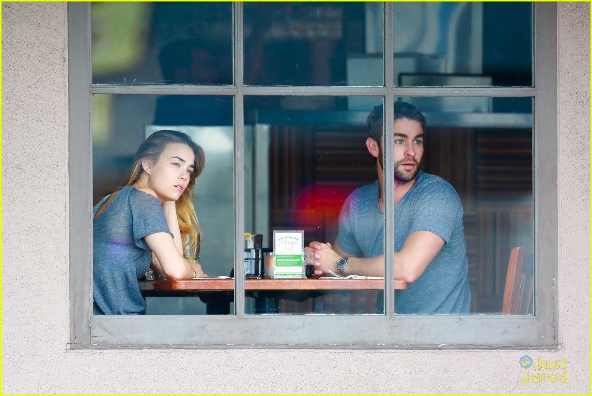 chace crawford spends the day with rebecca rittenhouse 04