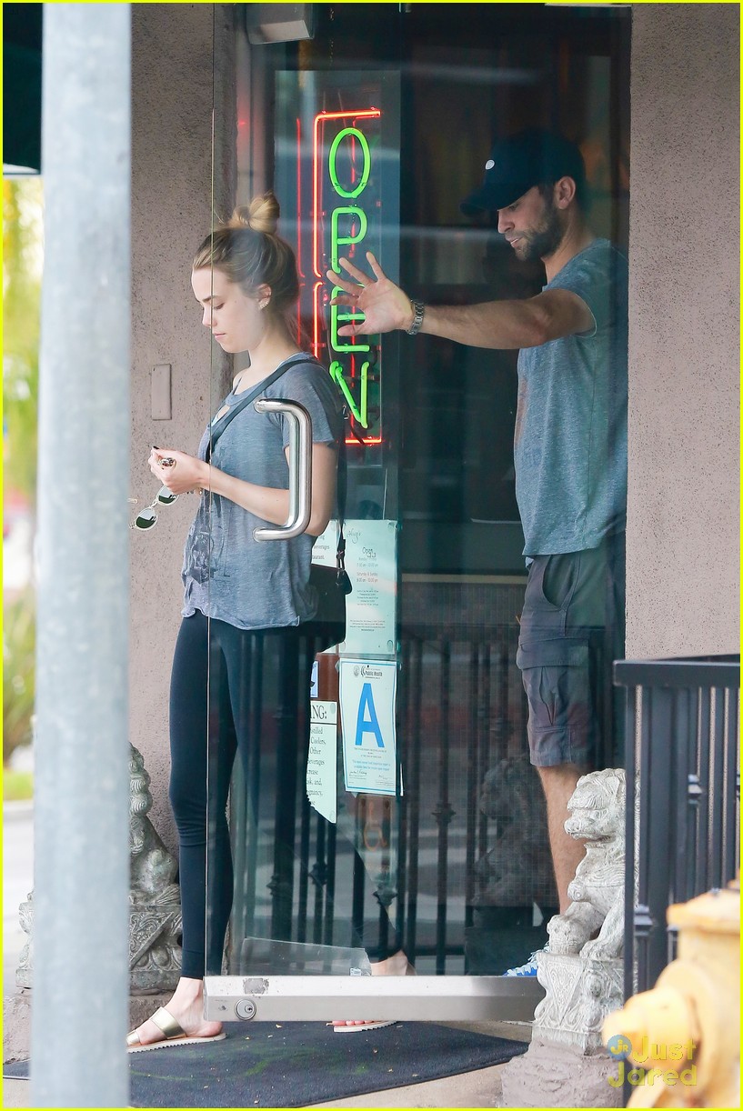 chace crawford spends the day with rebecca rittenhouse 15
