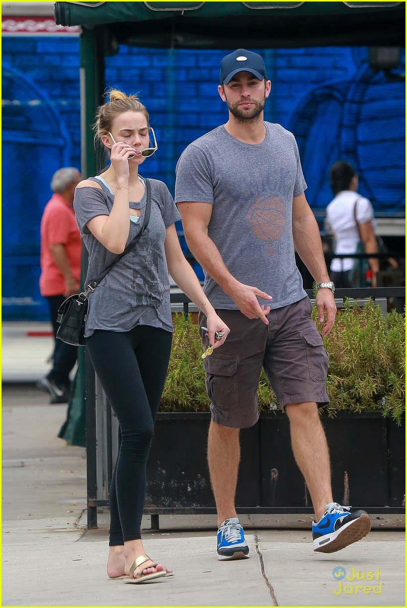 chace crawford spends the day with rebecca rittenhouse 18