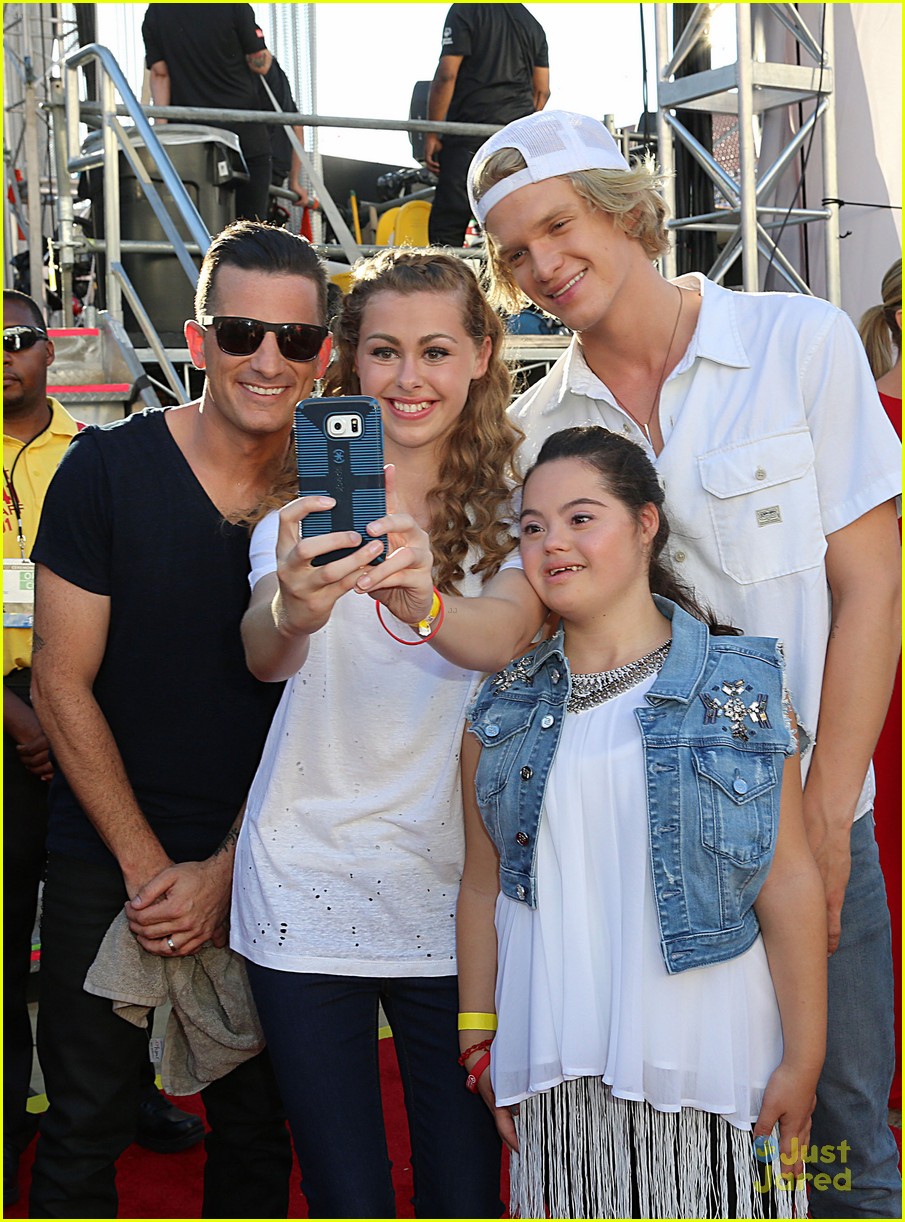 cody simpson reach up world games performance atm stop 01