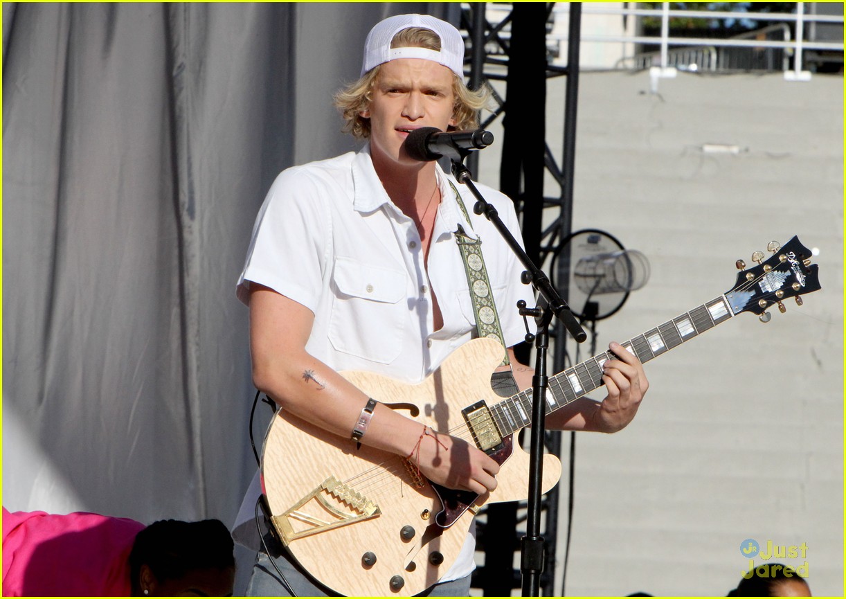 cody simpson reach up world games performance atm stop 02
