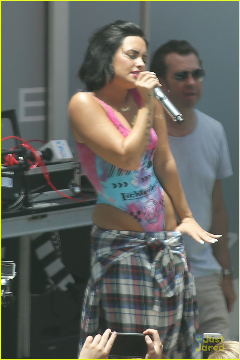demi lovato y100 pool party cool summer 05