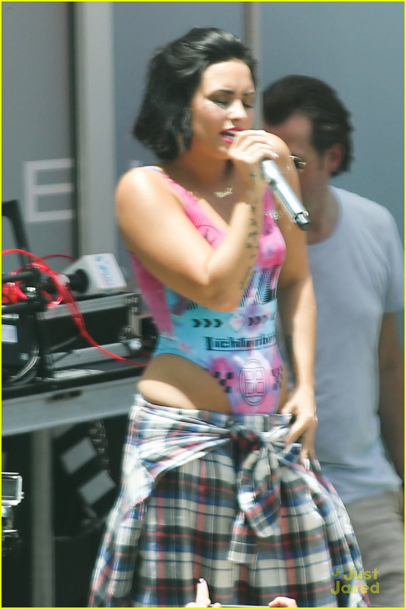 demi lovato y100 pool party cool summer 10