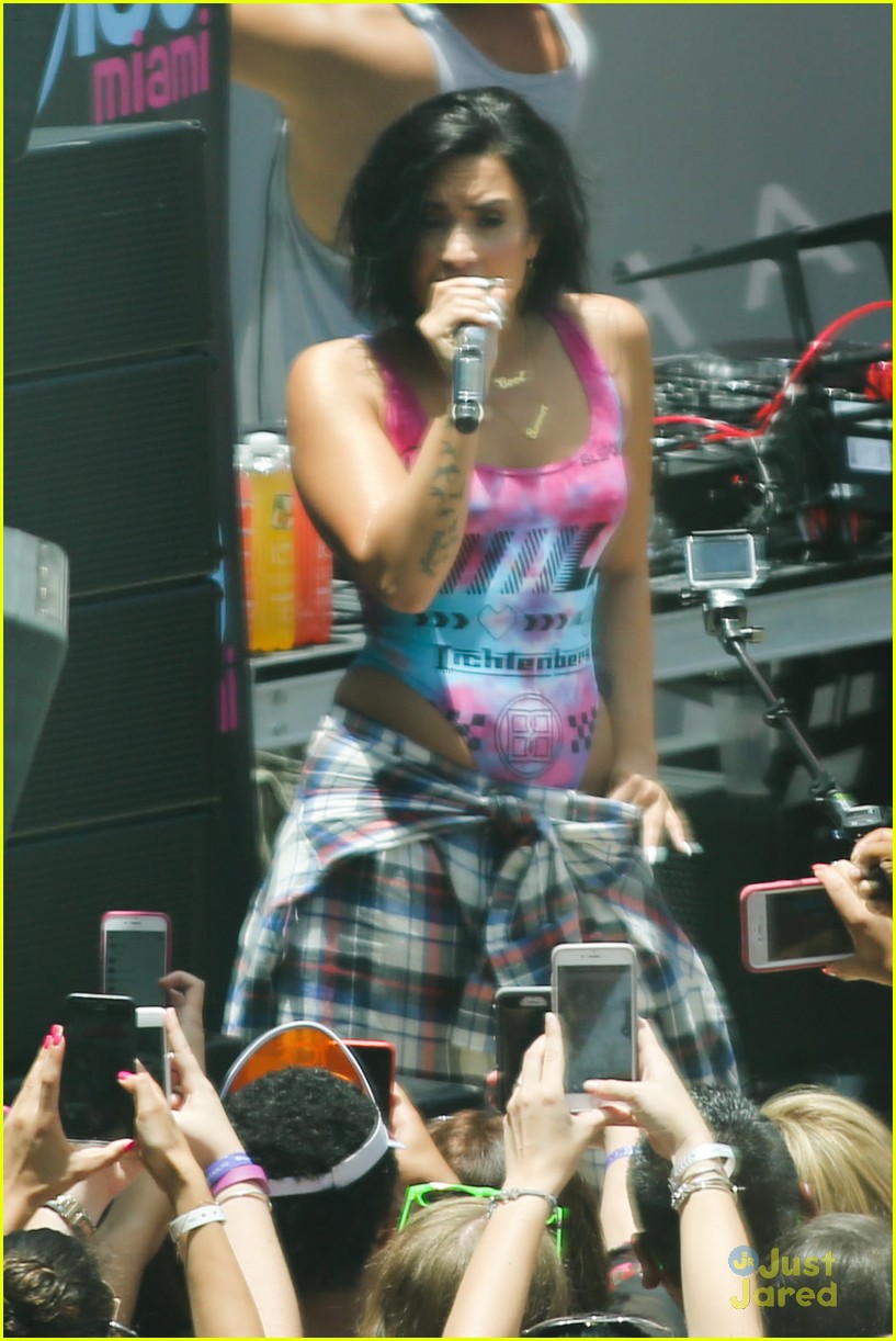 demi lovato y100 pool party cool summer 16