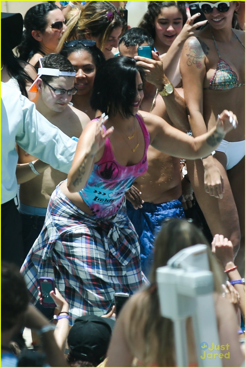 demi lovato y100 pool party cool summer 17